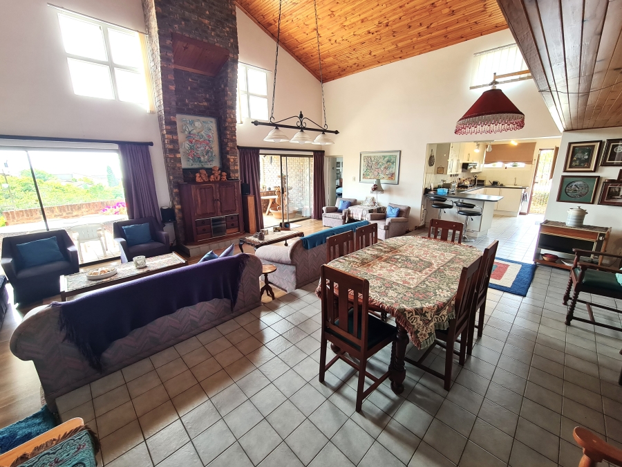 4 Bedroom Property for Sale in Wavecrest Eastern Cape